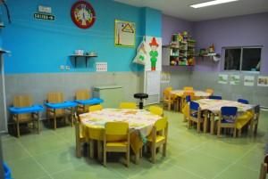 Escuela Infantil Anjos sillas y mesas de salón